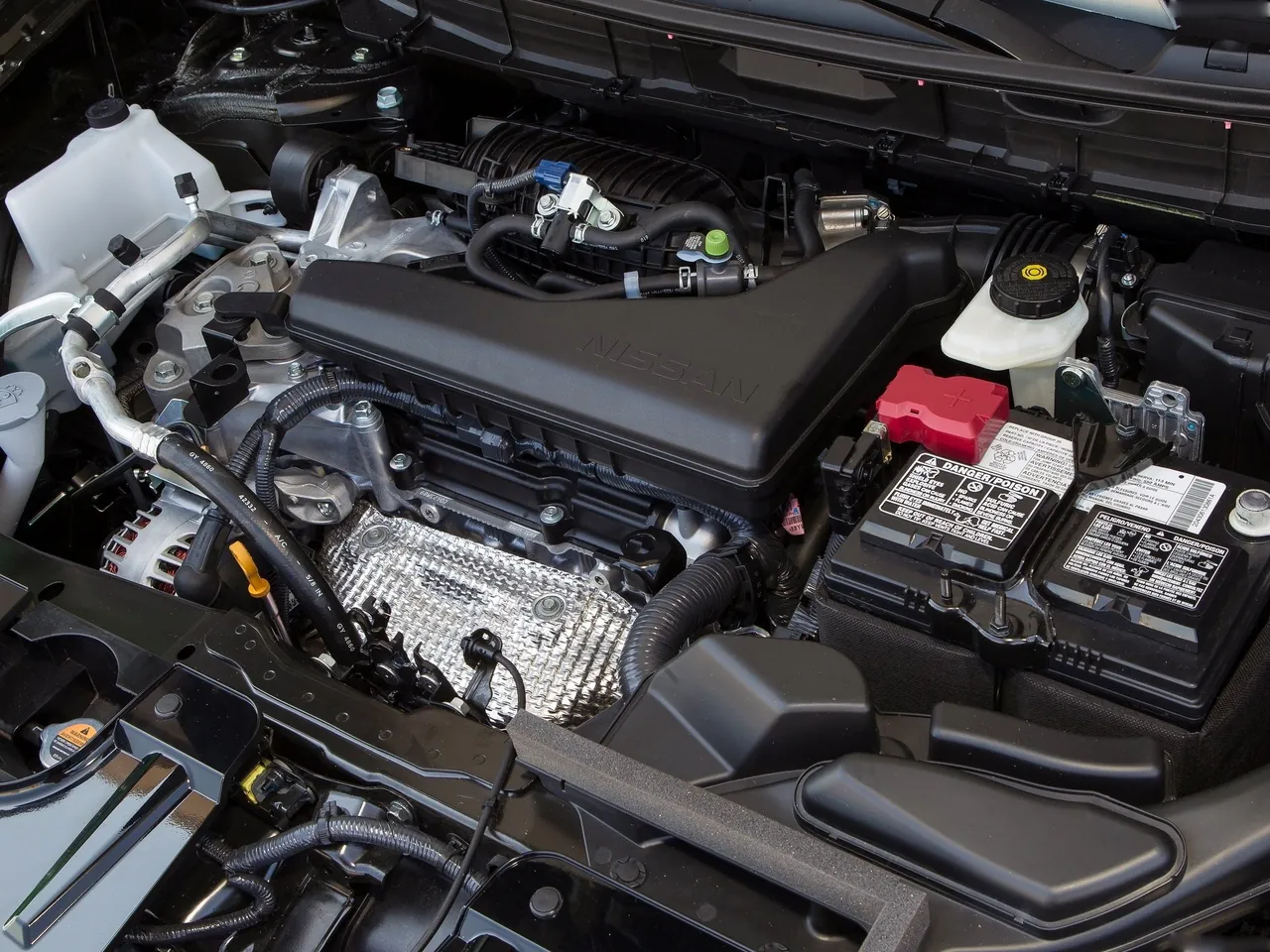 Nissan Rogue (2014) – motorový prostor