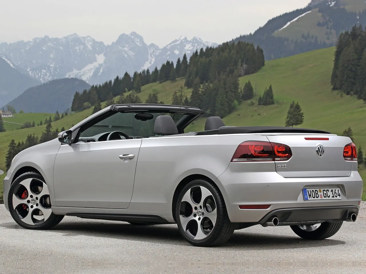Volkswagen Golf GTI Cabriolet (2013) – zadní tříčtvrteční pohled