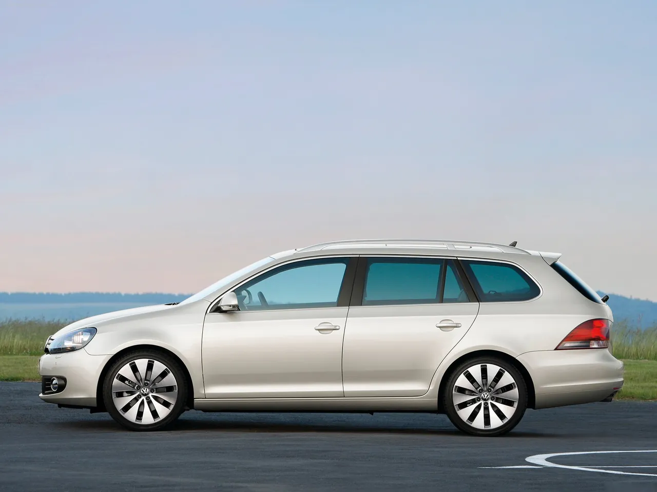 Volkswagen Golf Variant (2010) – boční profil