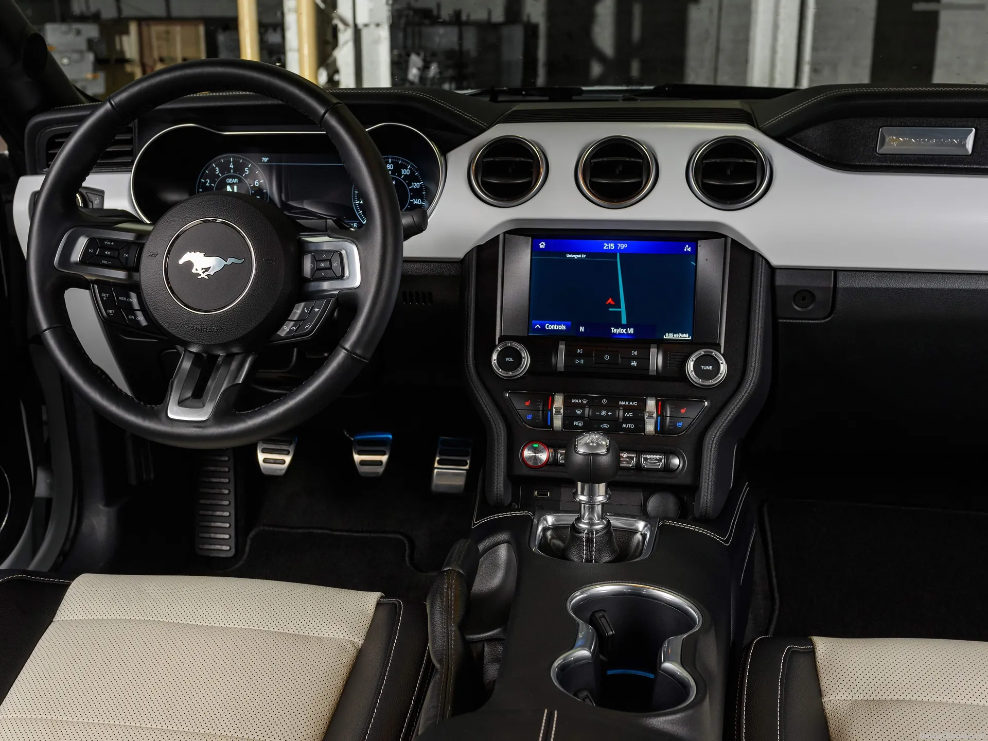 Ford Mustang Ice White Edition (2022) – interiér