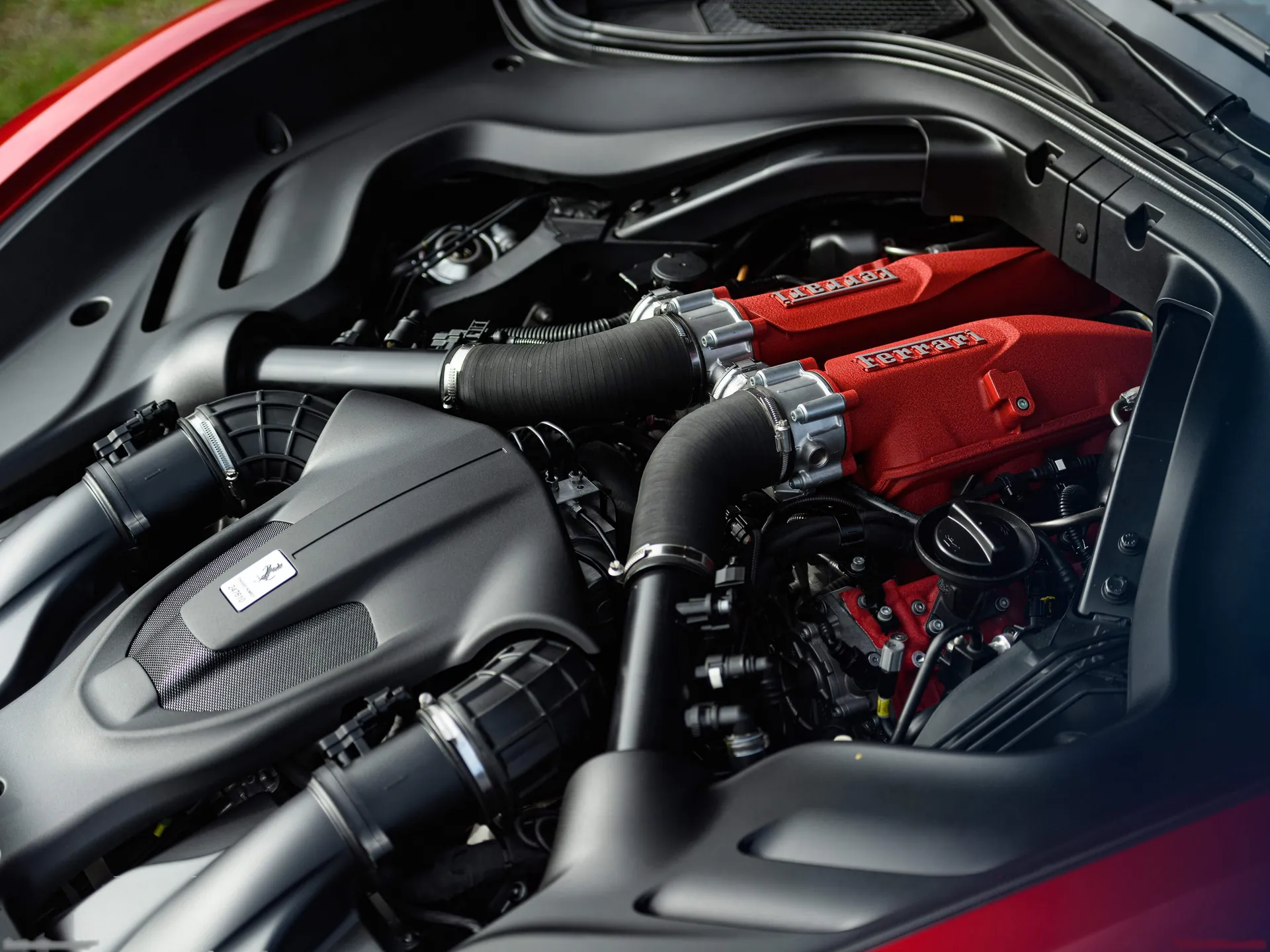Ferrari Roma (2020) – motorový prostor