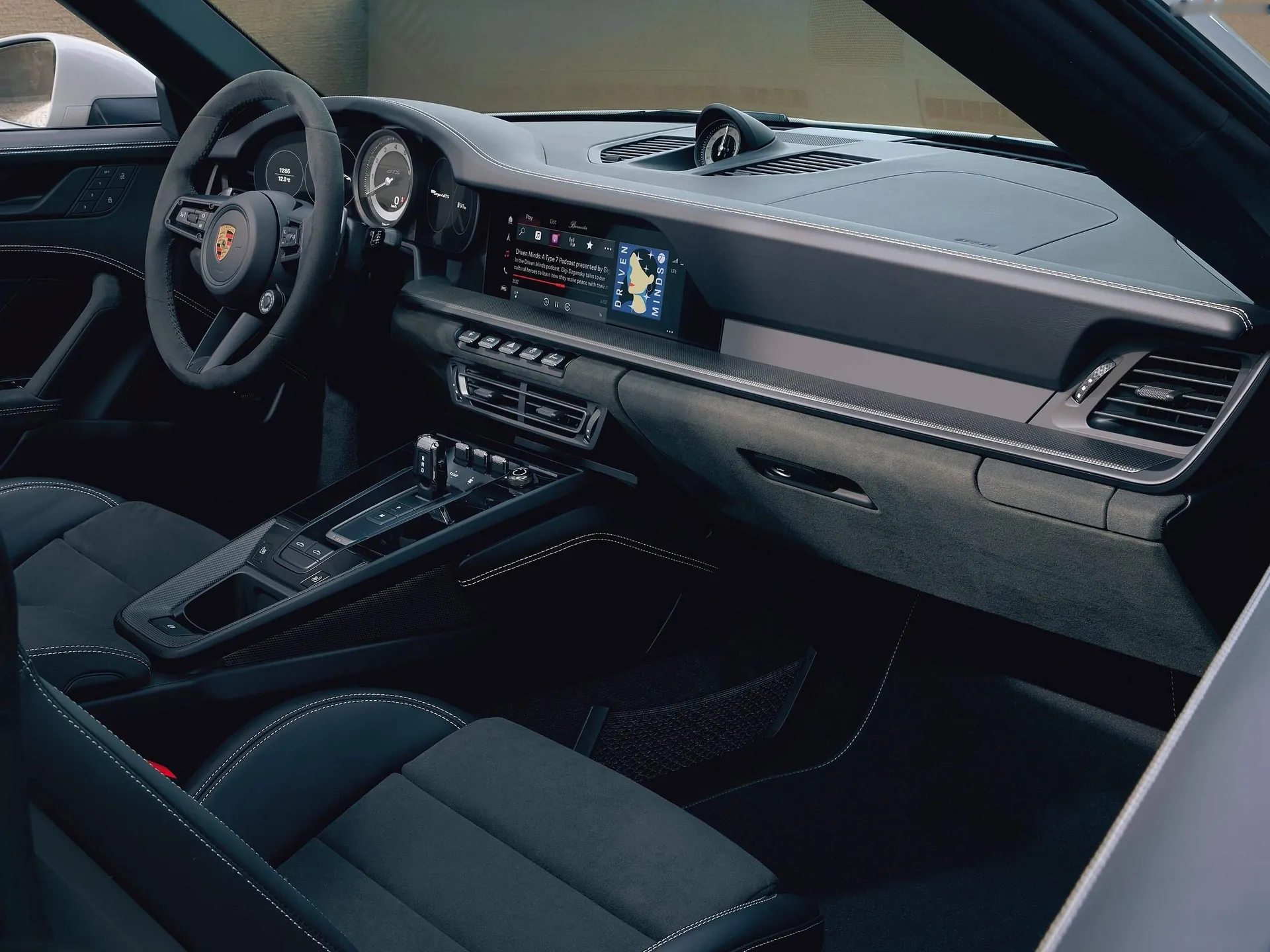 Porsche 911 Targa 4 GTS (2022) - Interior