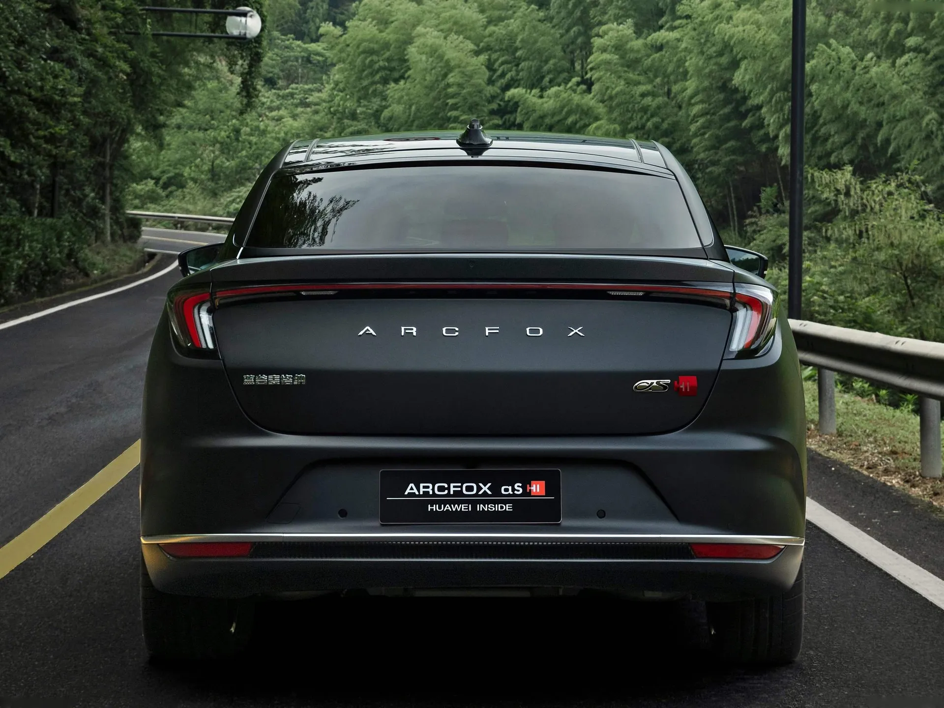 BAIC ArcFox Alpha S HI (2024) – zezadu