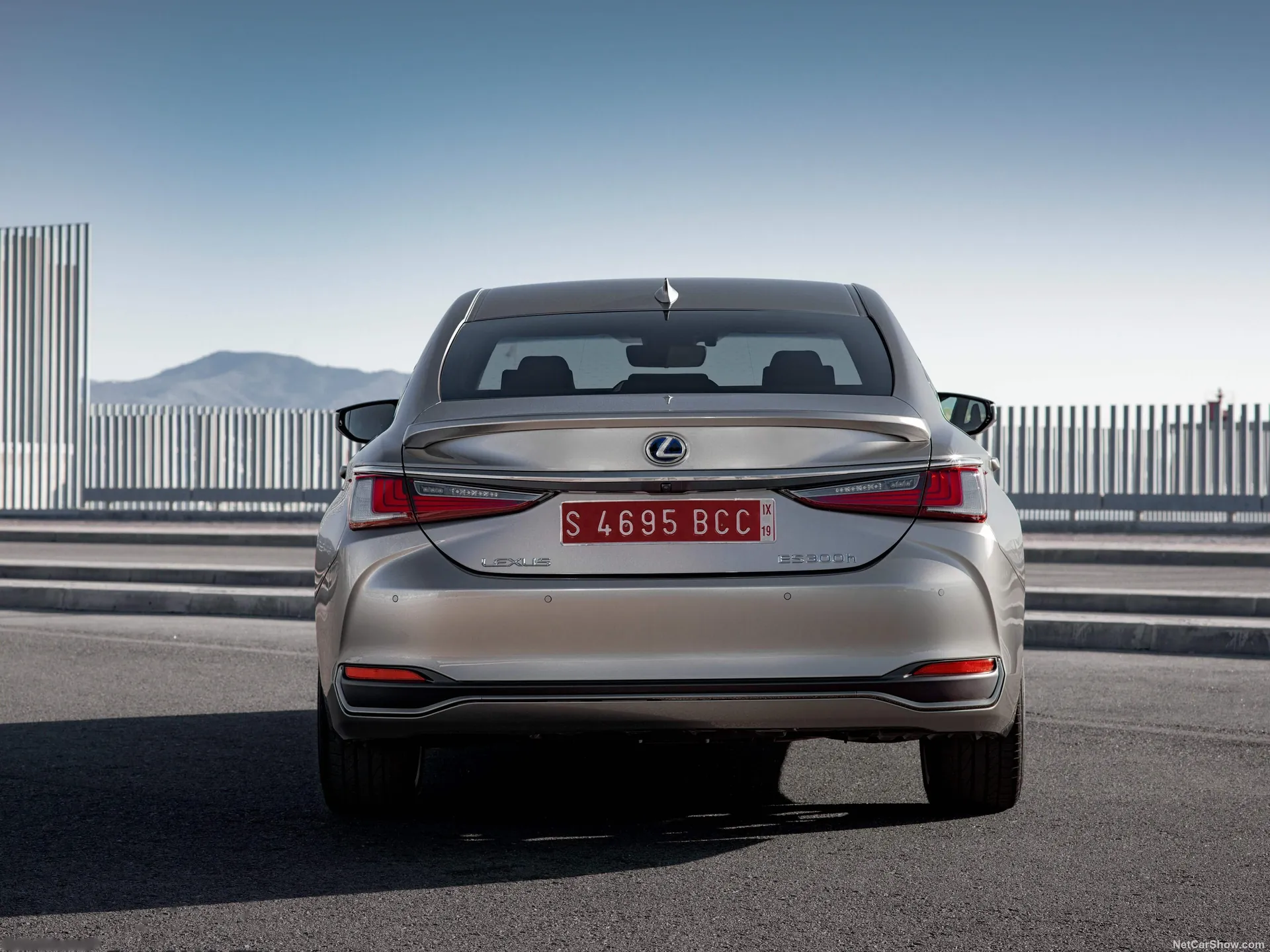 Lexus ES [EU] (2019) – zezadu