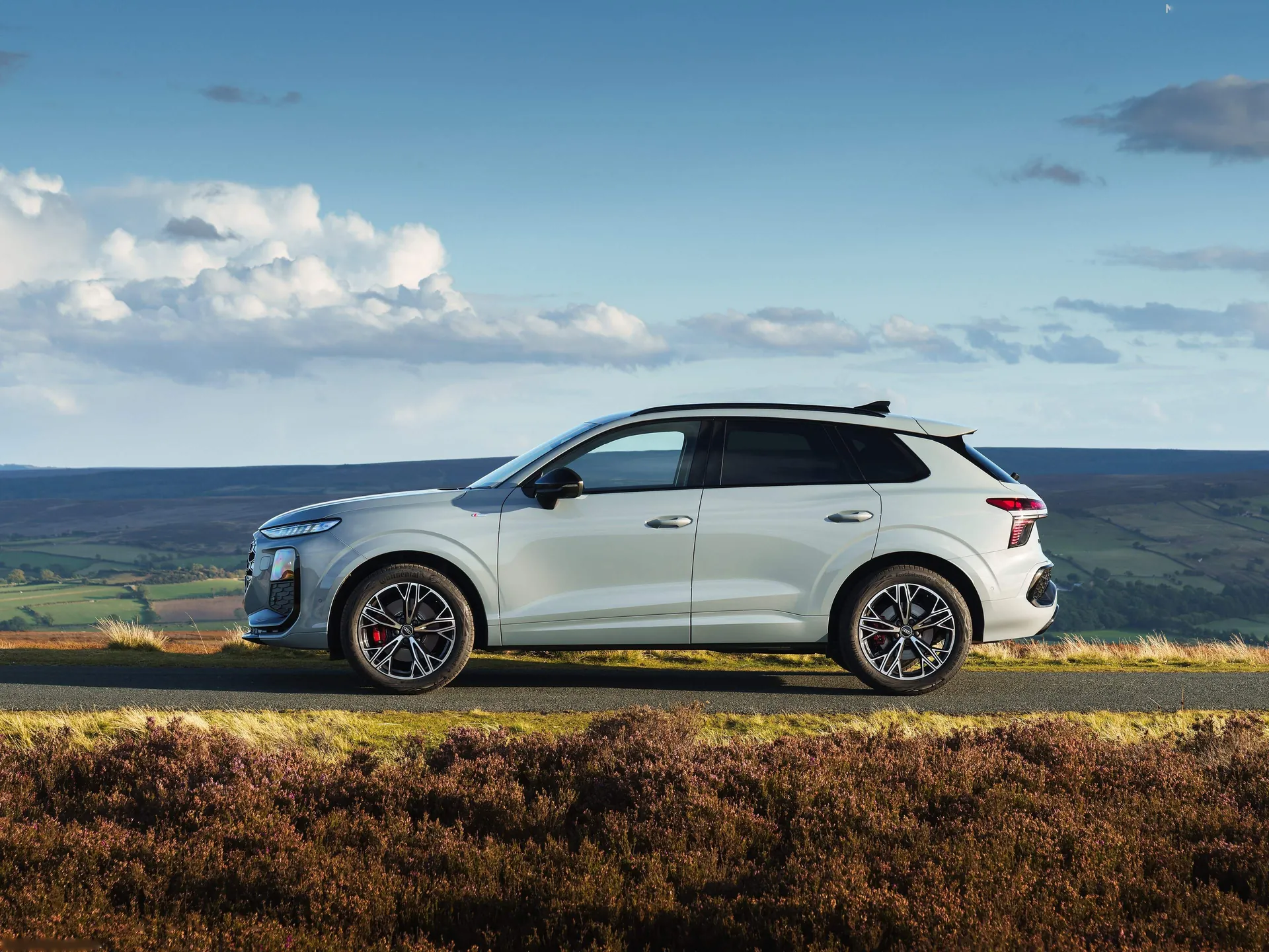 Audi Q3 SUV [UK] (2026) – boční profil