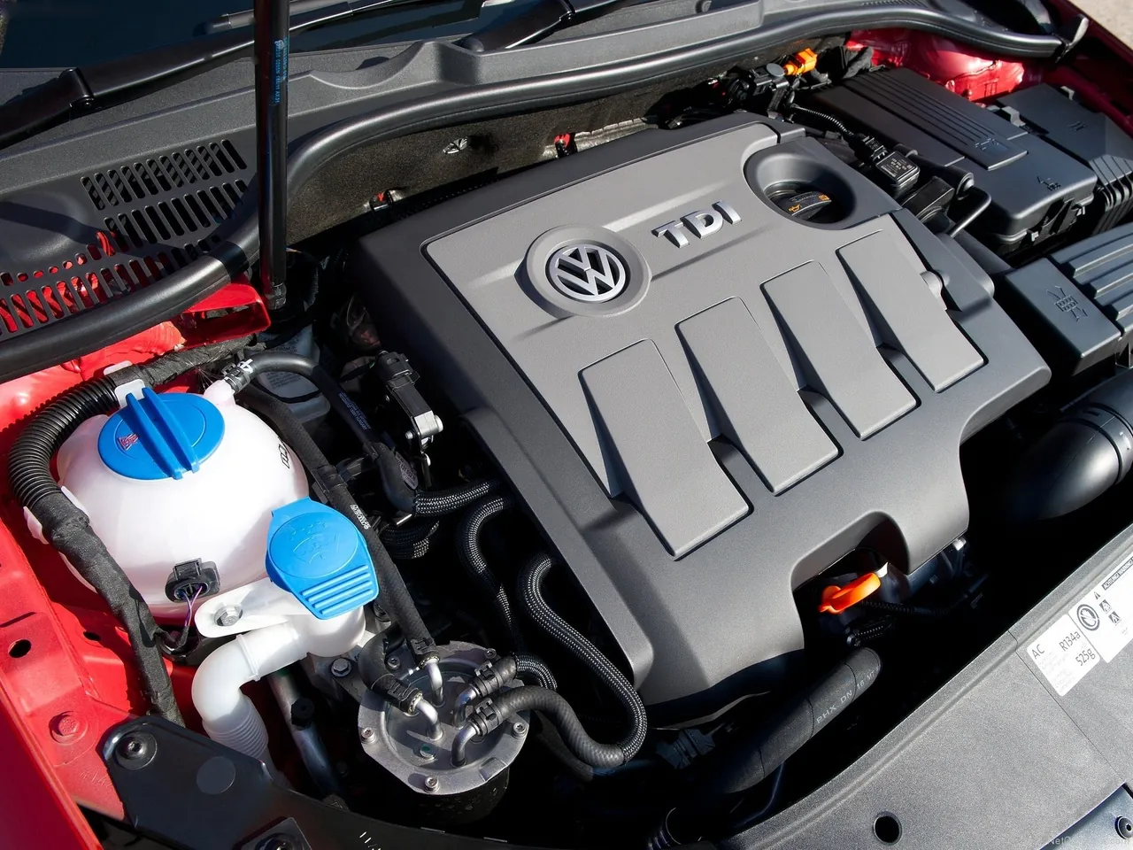Volkswagen Golf Cabriolet (2012) – motorový prostor
