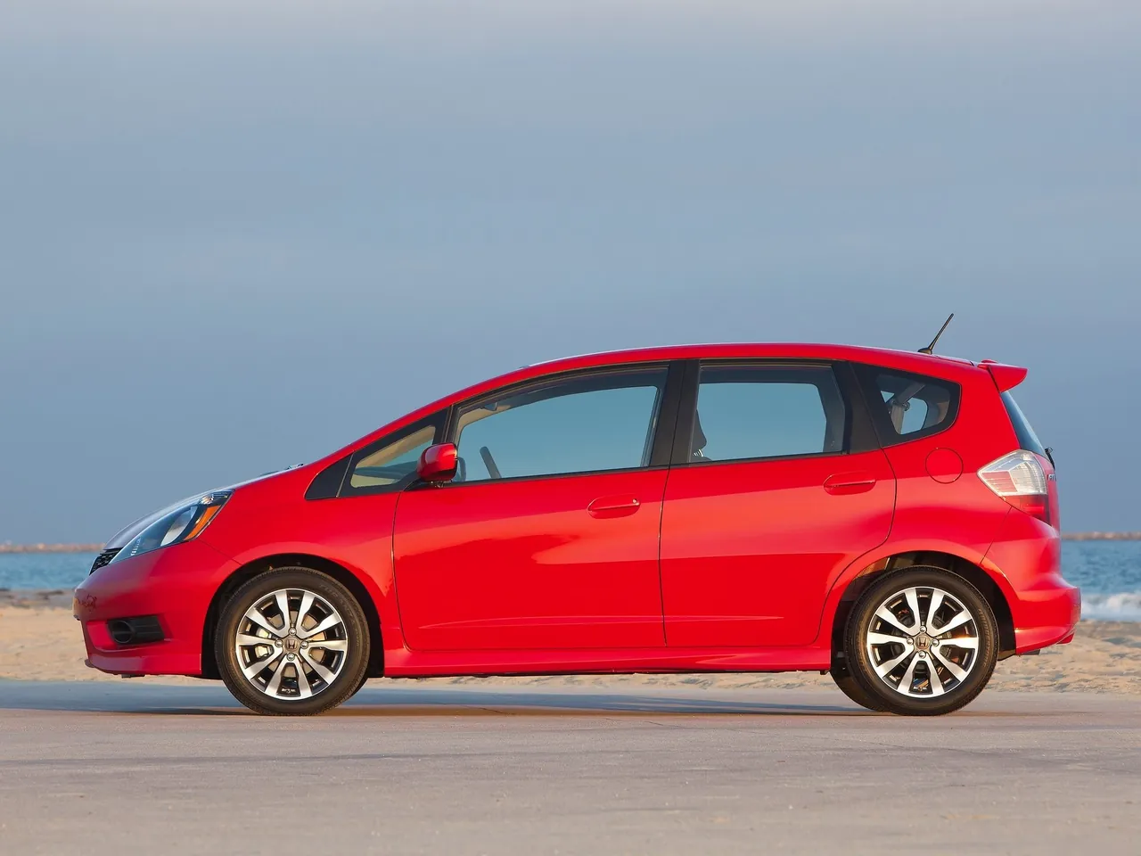 Honda Fit Sport (2012) – boční profil