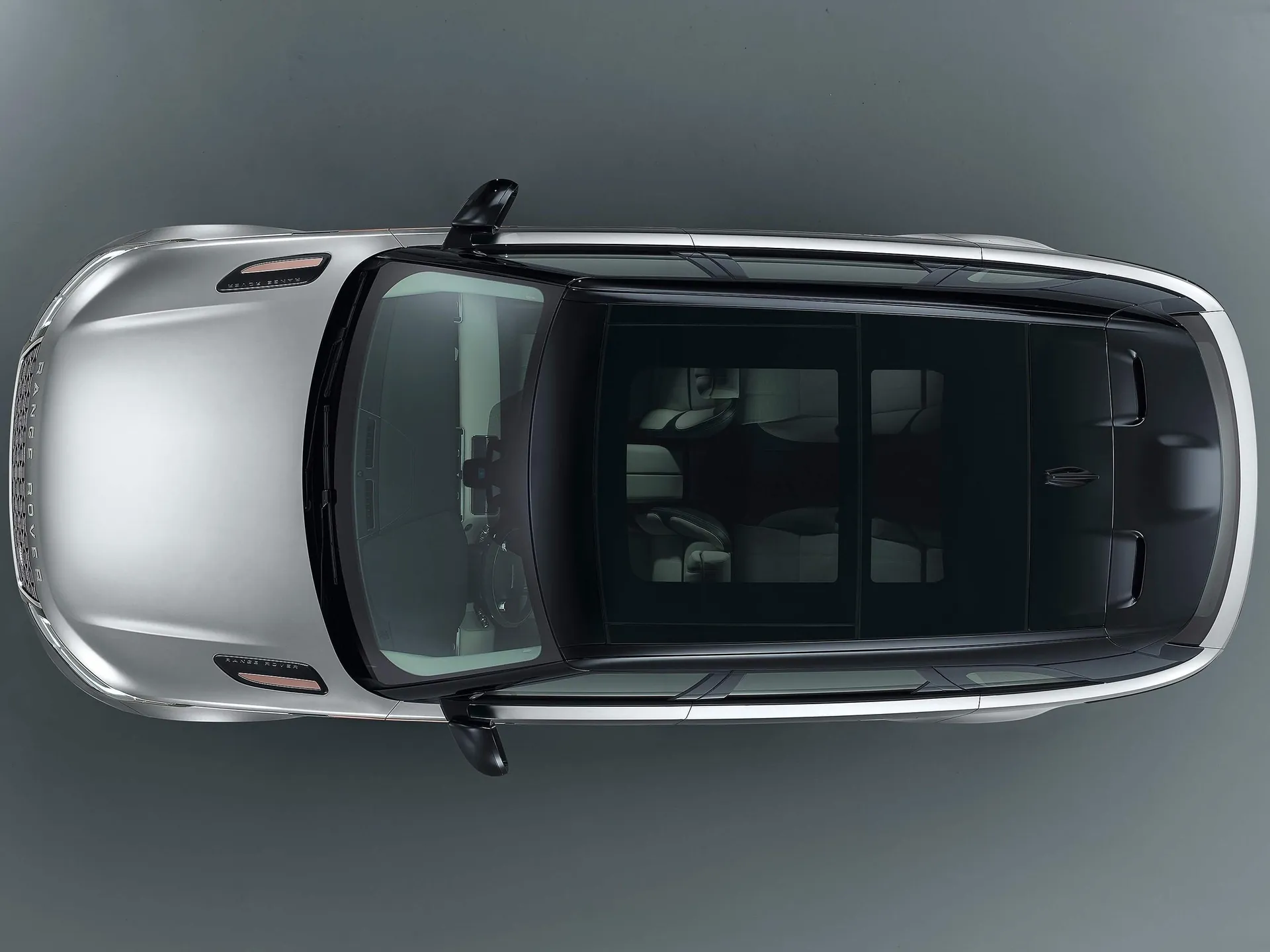 Land Rover Range Rover Velar (2018) – pohled shora