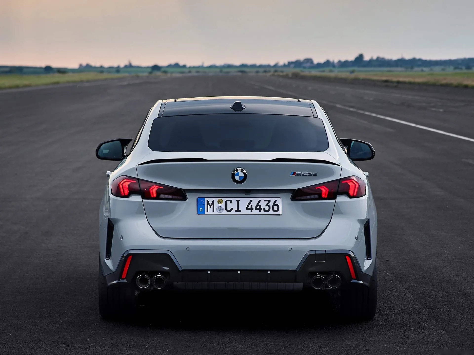 BMW M235 Gran Coupe (2025) – zezadu