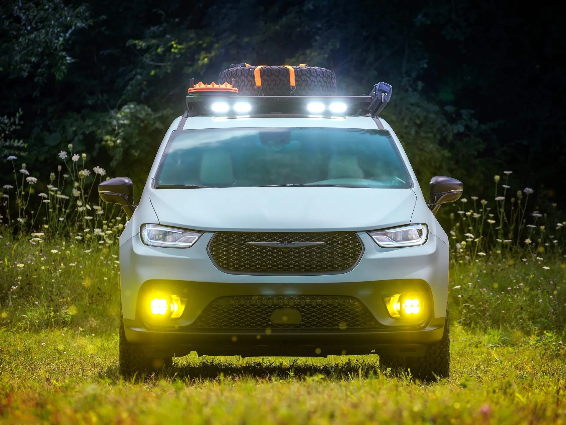 Chrysler Pacifica Grizzly Peak Concept (2025) – zepředu