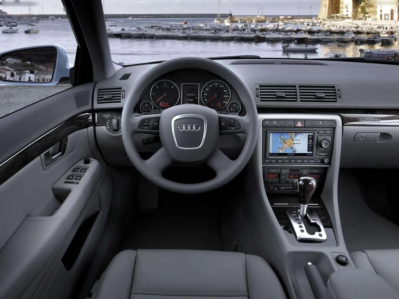 Audi A4 Avant 3.2 quattro (2005) – interiér
