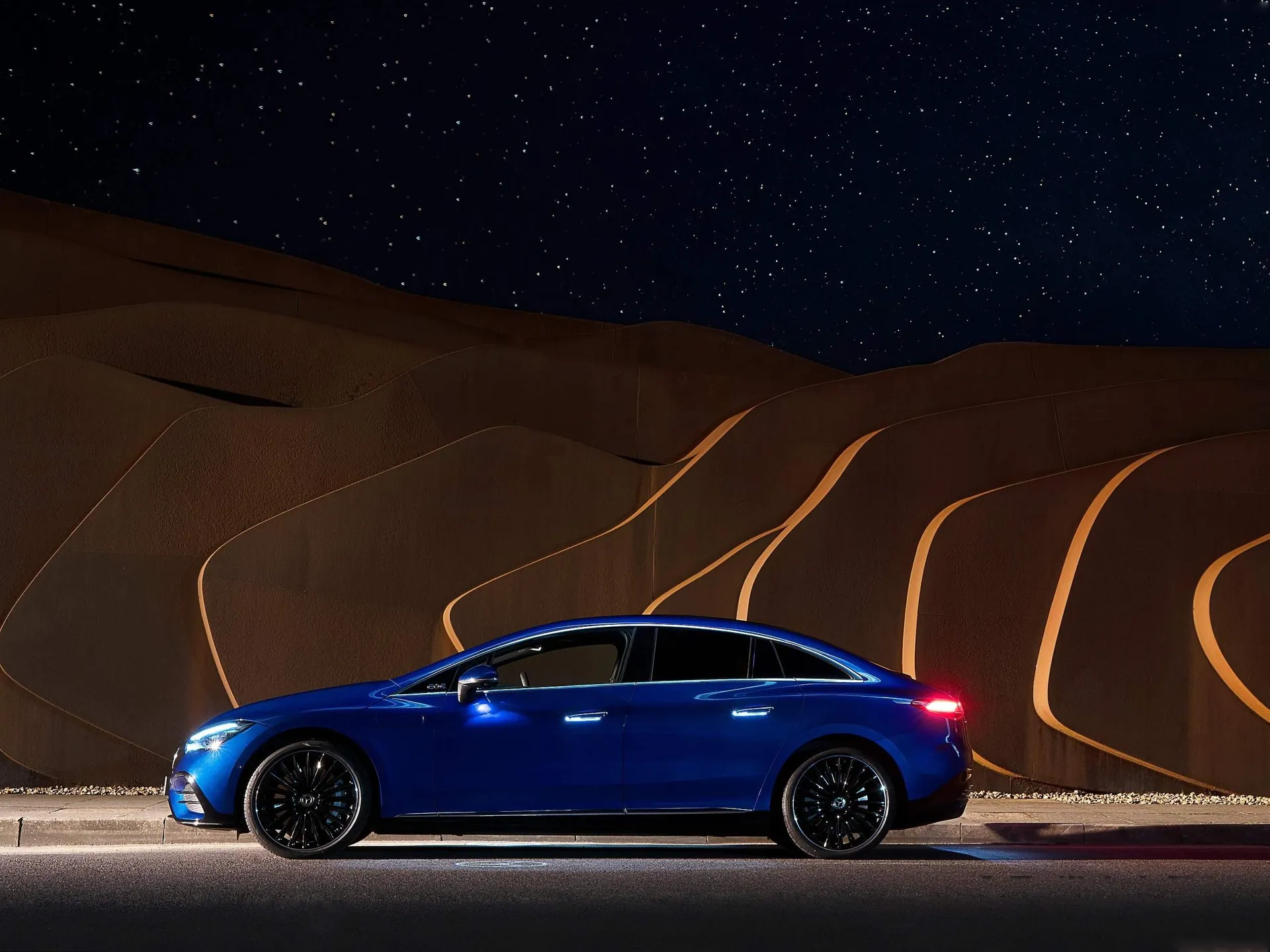 Mercedes-Benz EQE [UK] (2023) – boční profil