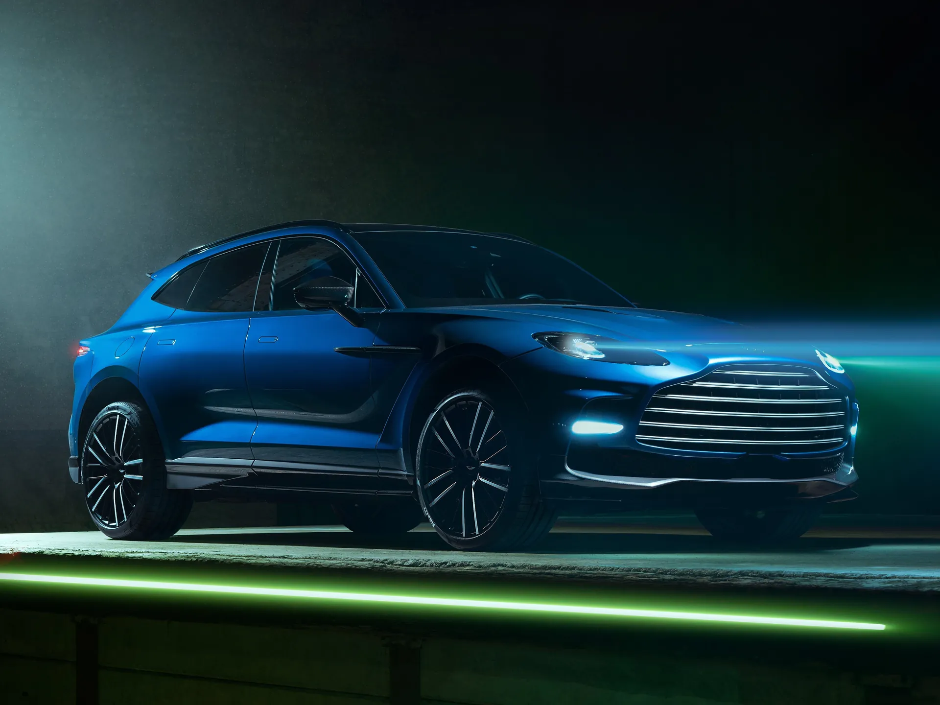 Aston Martin DBX707 (2023)