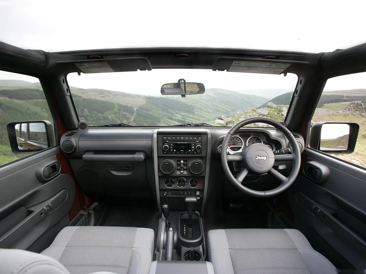 Jeep Wrangler Unlimited [UK] (2008) – interiér