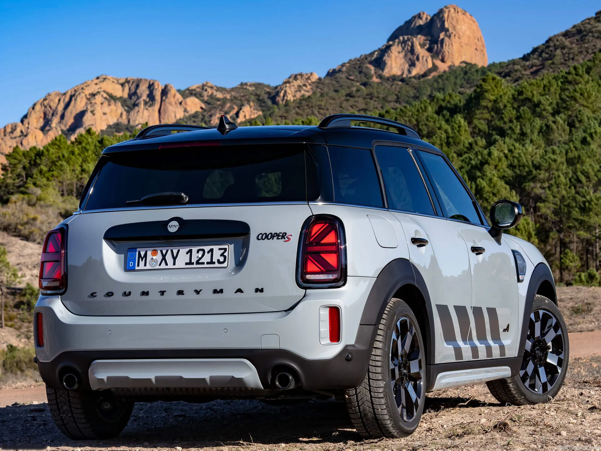 Mini Countryman Cooper S ALL4 Untamed Edition (2022) – zadní tříčtvrteční pohled
