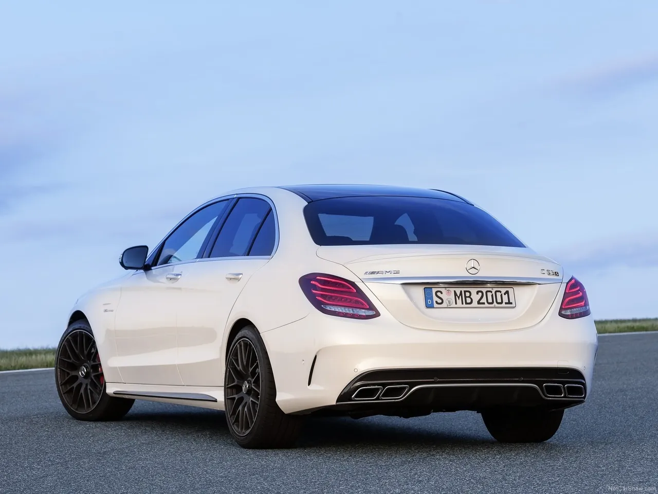Mercedes-Benz C63 AMG (2015) – zadní tříčtvrteční pohled