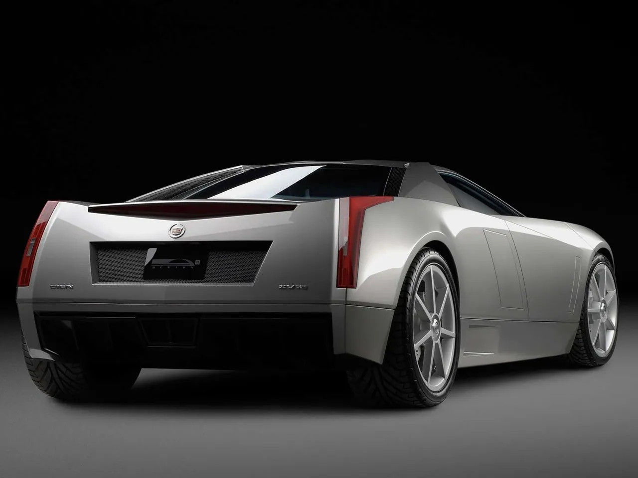 Cadillac Cien Concept (2002) – zadní tříčtvrteční pohled