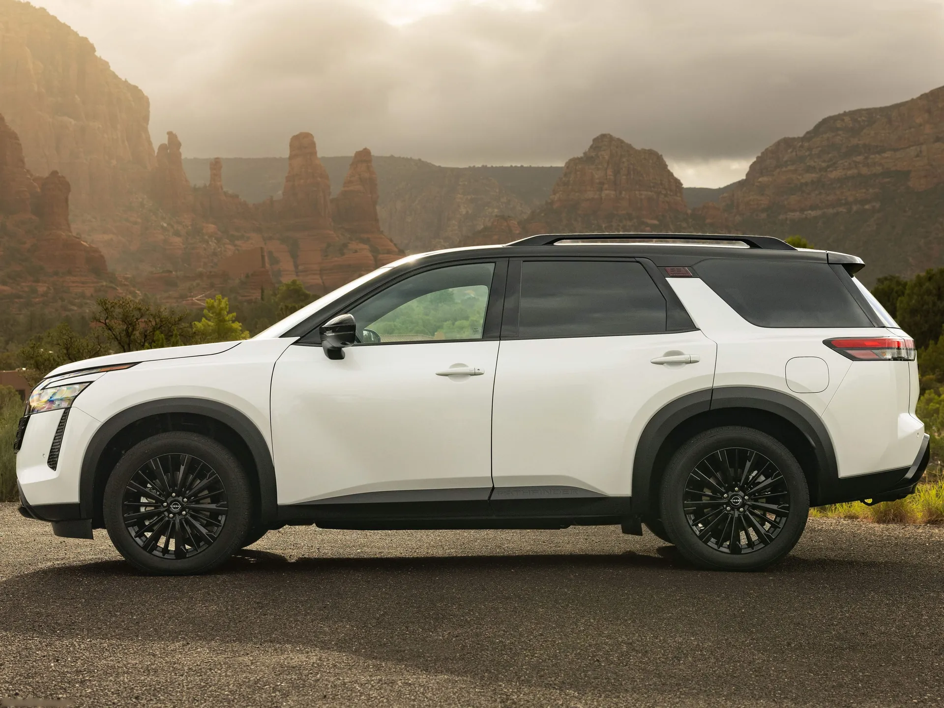 Nissan Pathfinder Special Edition (2027) – boční profil