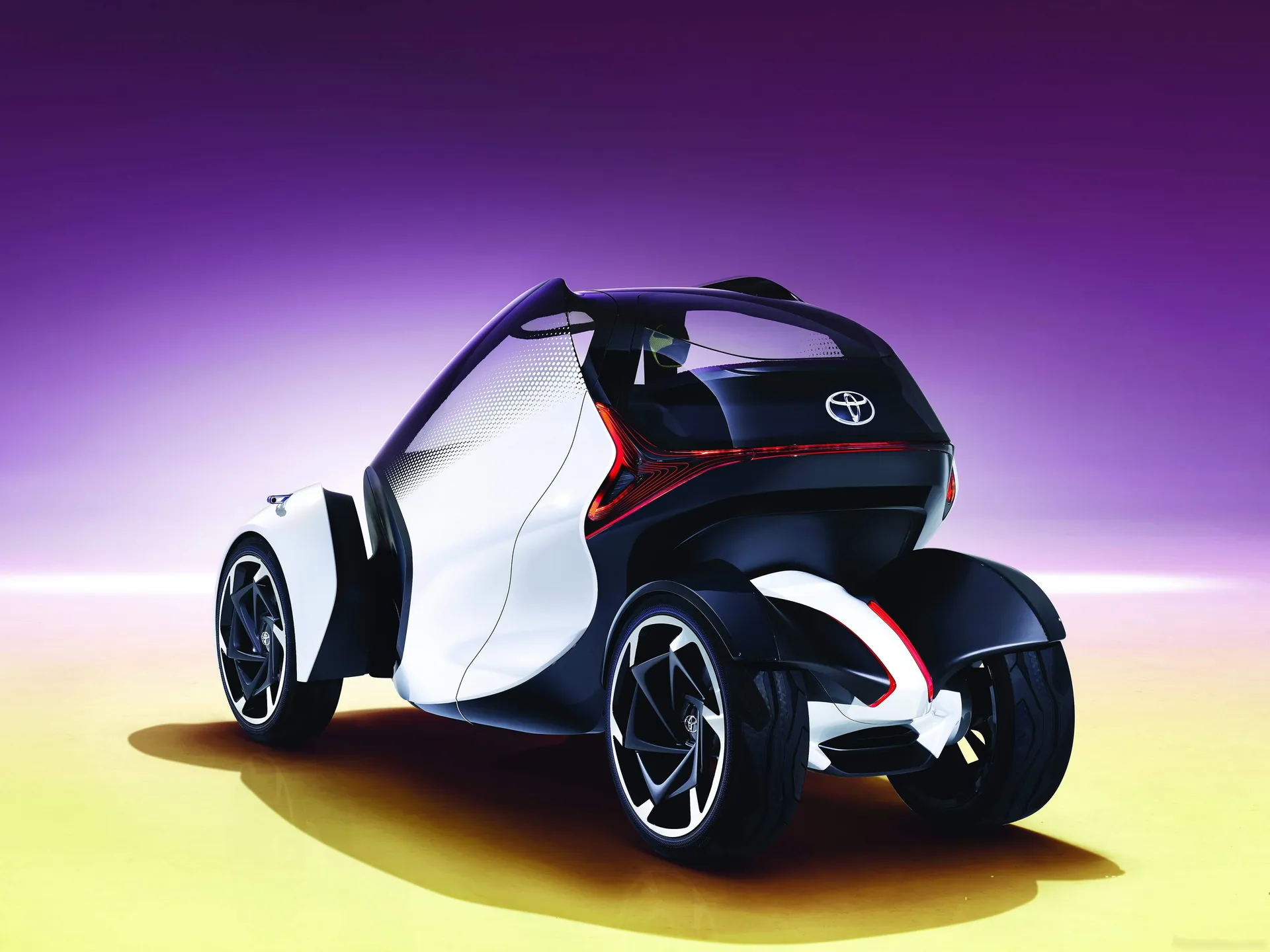 Toyota i-TRIL Concept (2017) – zadní tříčtvrteční pohled