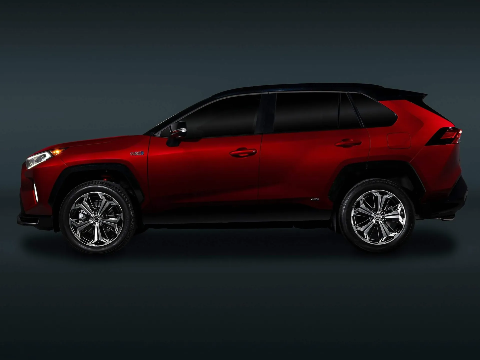 Toyota RAV4 Prime (2021) – boční profil