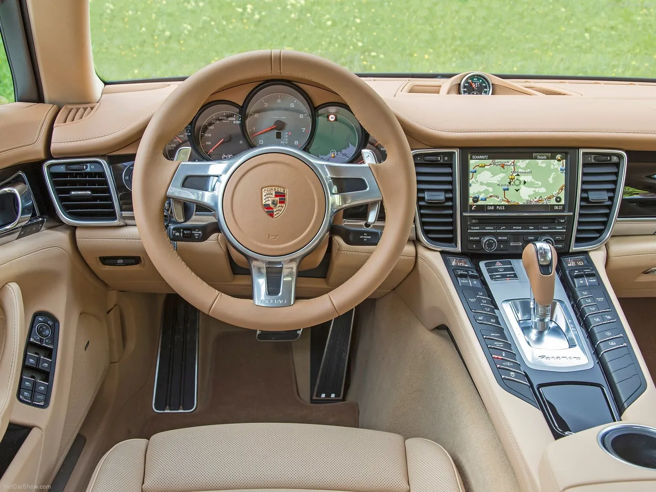 Porsche Panamera (2014) – interiér