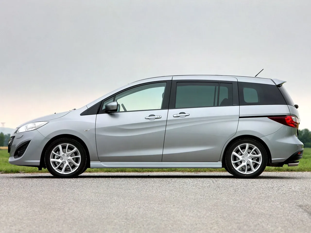 Mazda 5 (2011) – boční profil