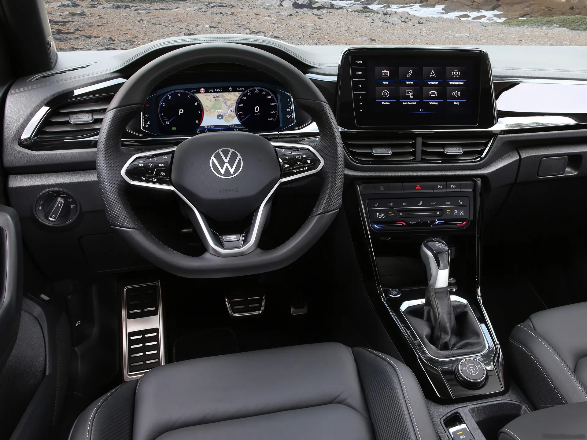 Volkswagen T-Roc (2022) - Interior