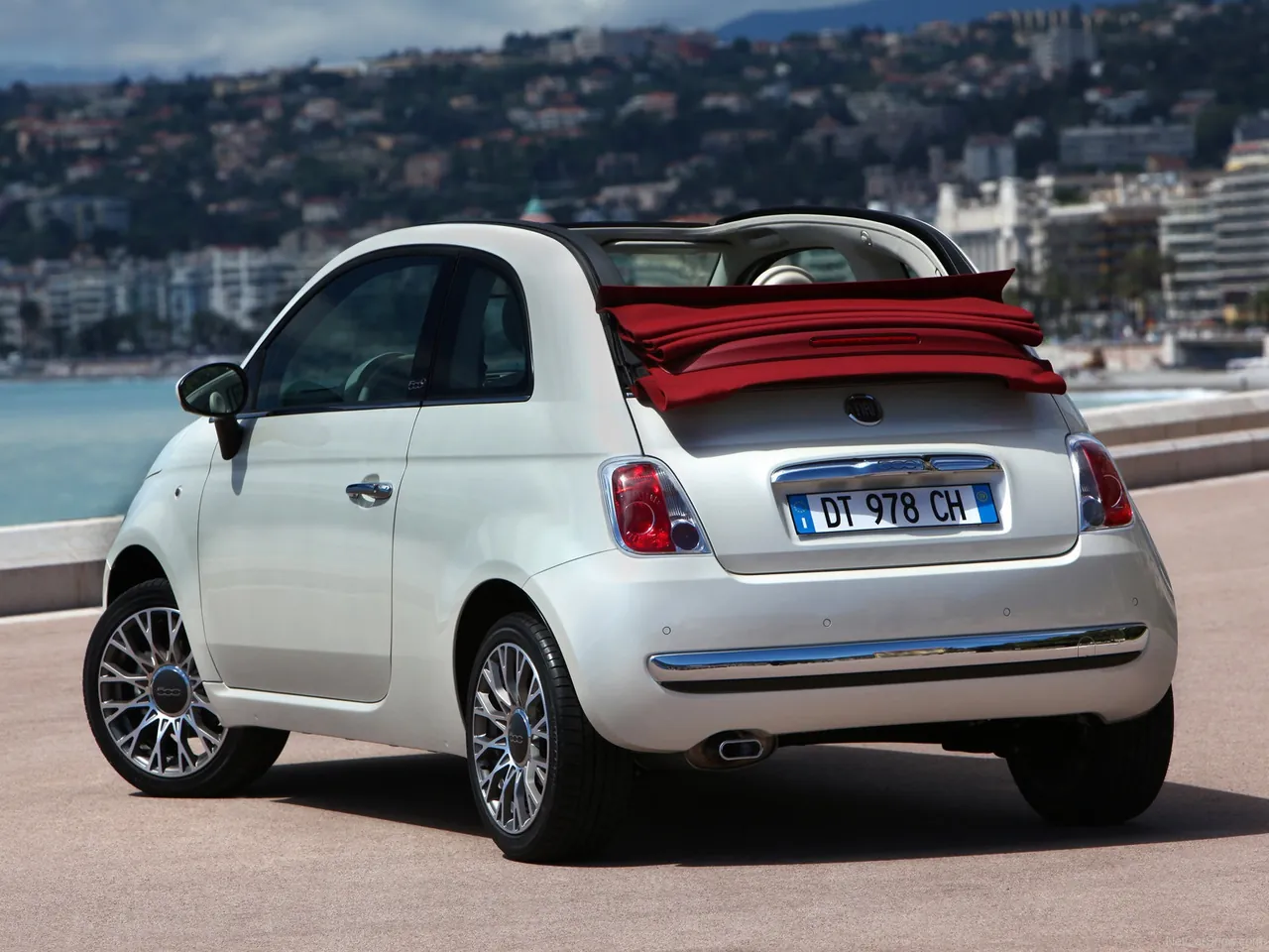 Fiat 500C (2010) – zadní tříčtvrteční pohled