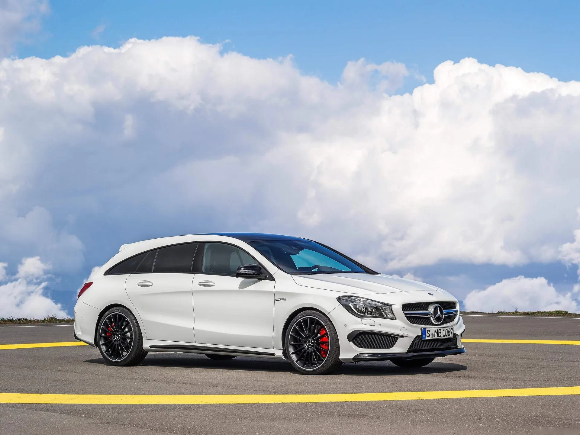 Mercedes-Benz CLA45 AMG Shooting Brake (2016)