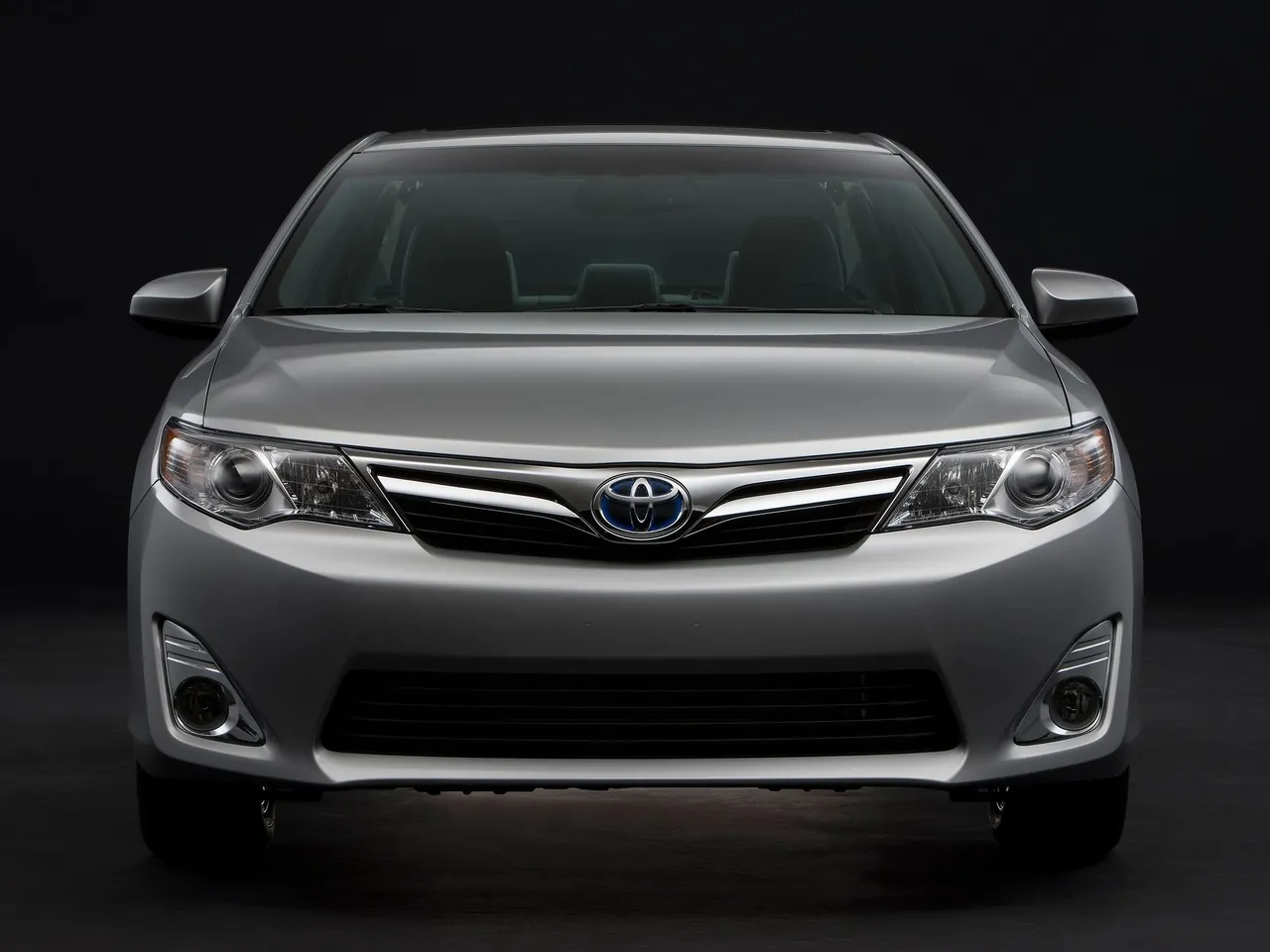Toyota Camry Hybrid (2012) - Front