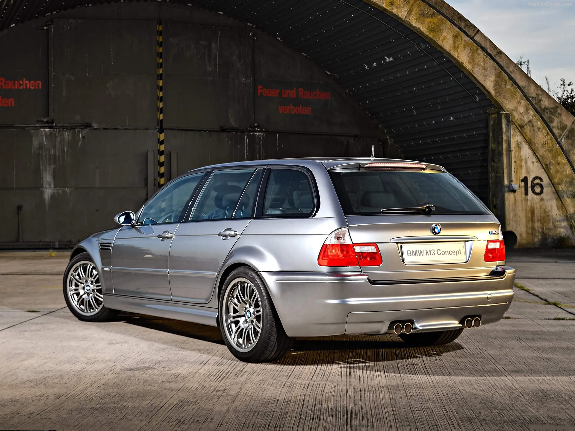 BMW M3 Touring Concept (2000) – zadní tříčtvrteční pohled