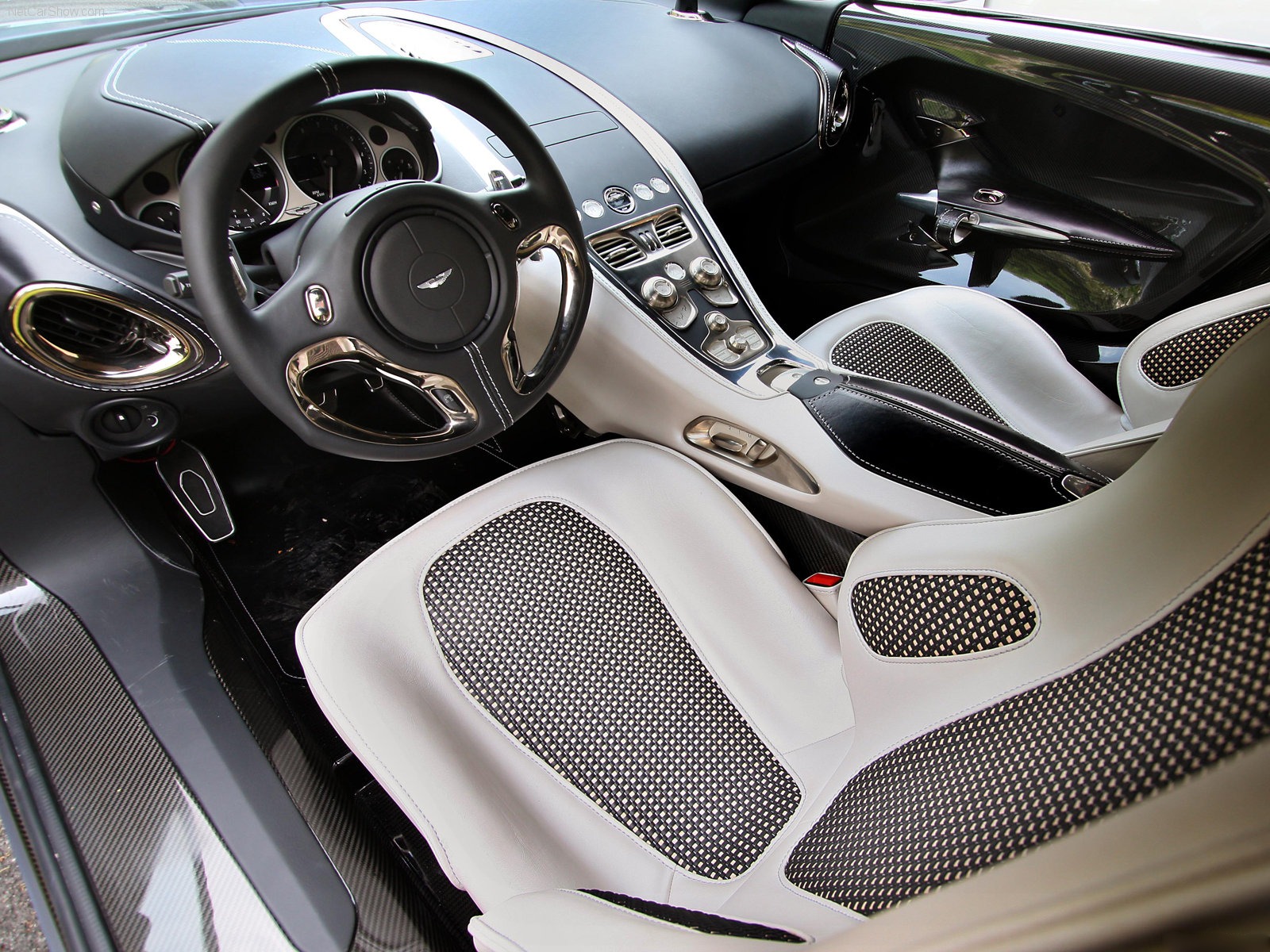 Aston Martin One-77 (2010) – interiér