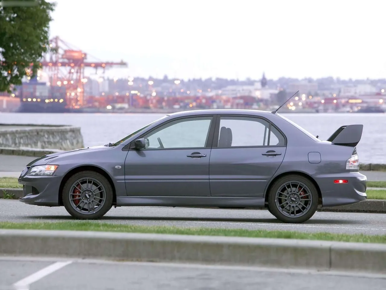 Mitsubishi Lancer Evolution VIII MR (2005) – boční profil