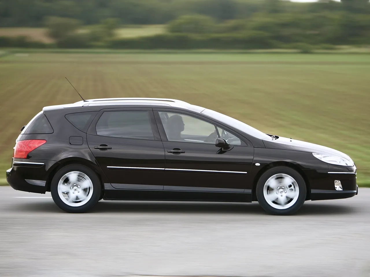 Peugeot 407 SW (2009) – boční profil