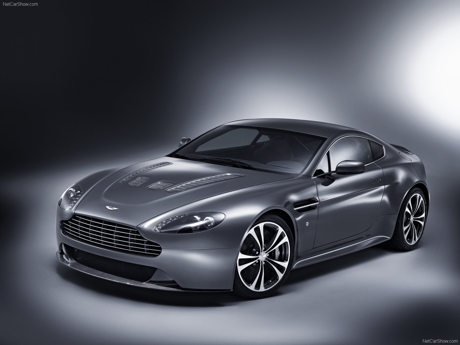 Aston Martin V12 Vantage (2010)