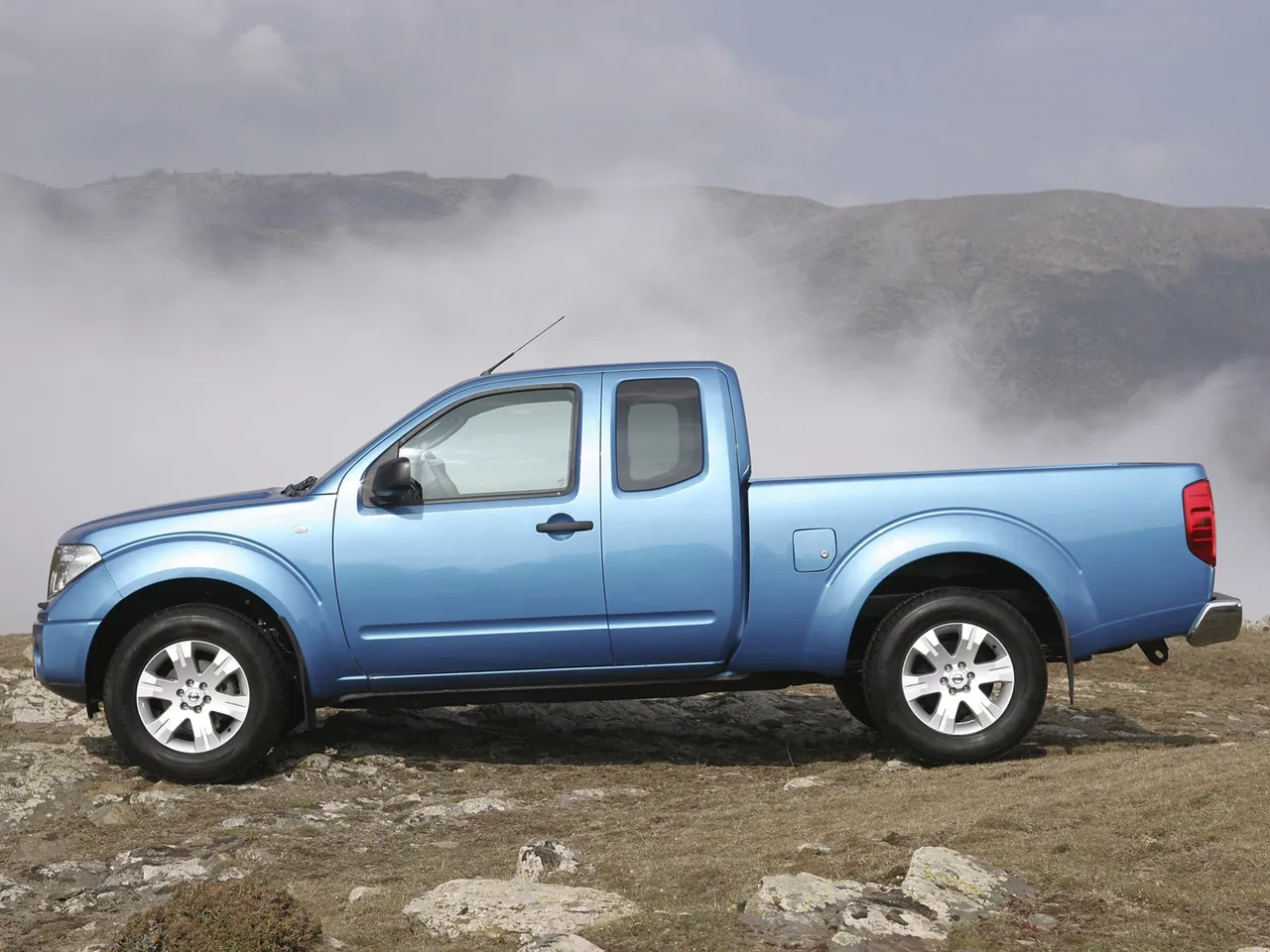 Nissan Navara (2005) – boční profil