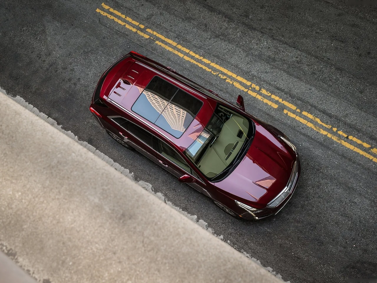 Cadillac XT5 (2017) – pohled shora