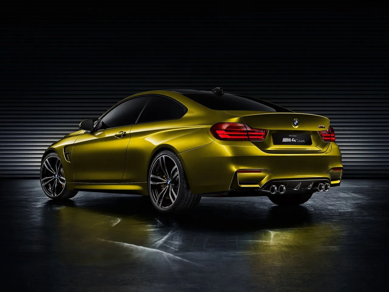 BMW M4 Coupe Concept (2013) – zadní tříčtvrteční pohled