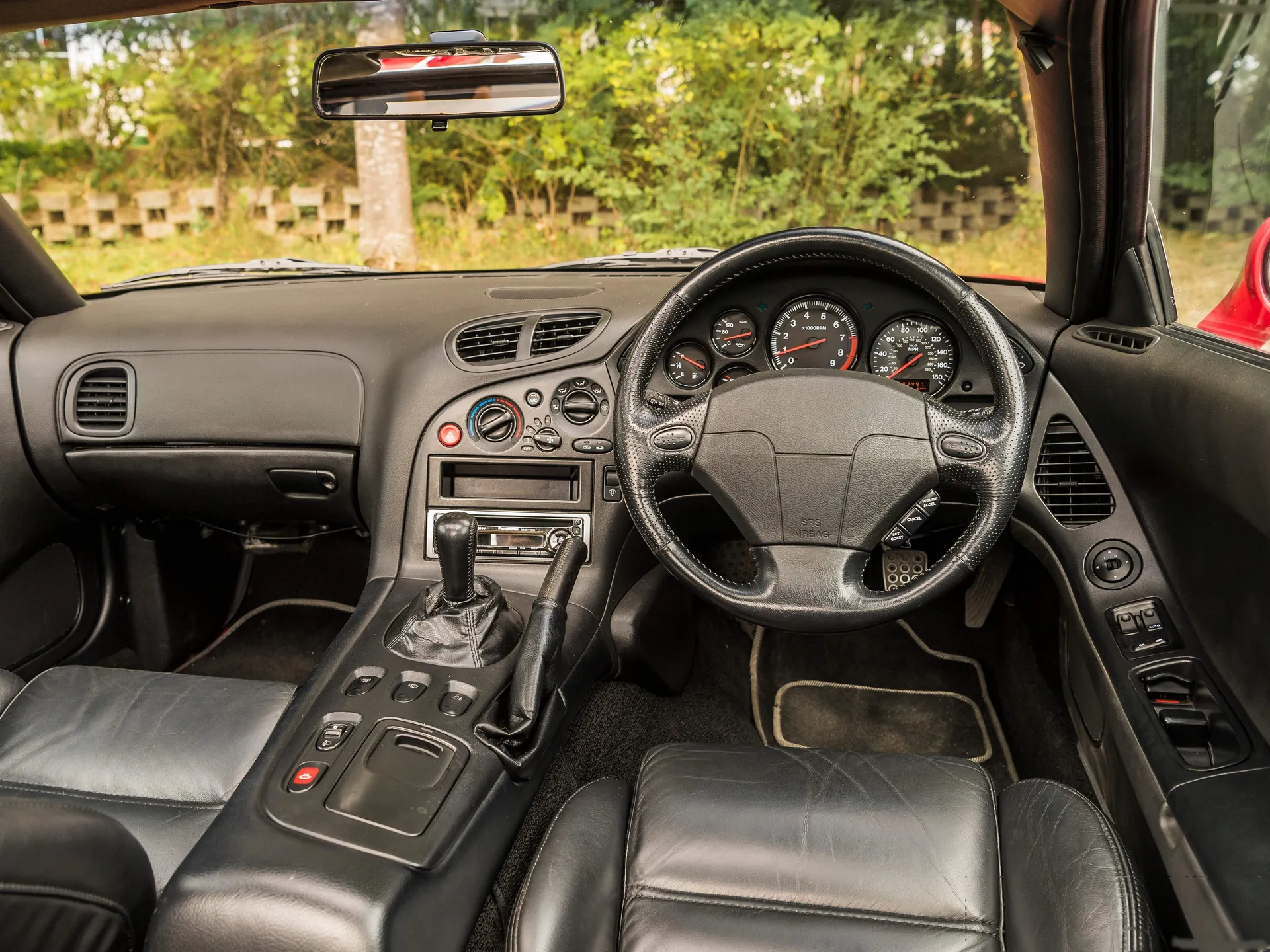 Mazda RX-7 (1992) – interiér