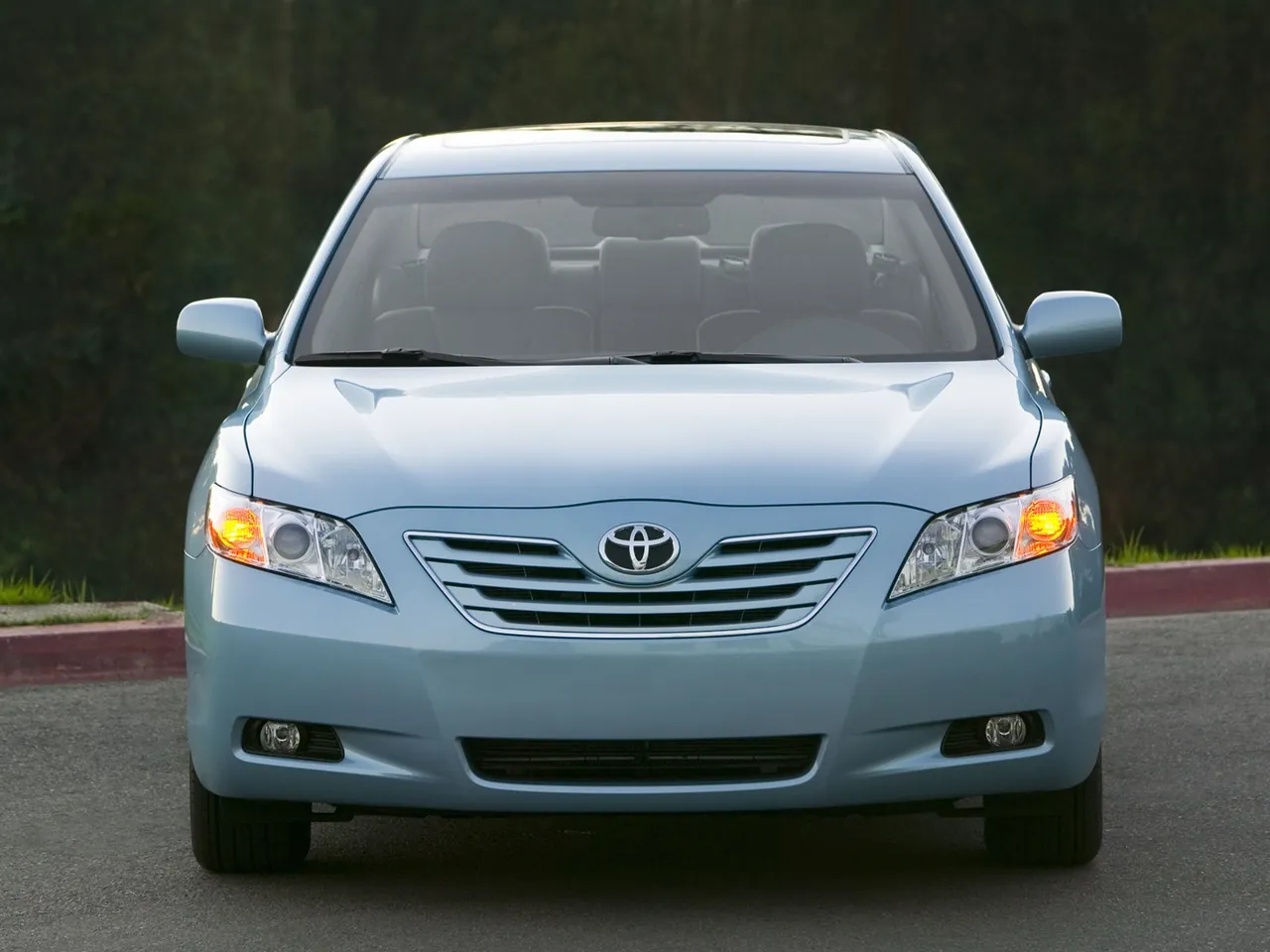 Toyota Camry XLE (2007) - Front
