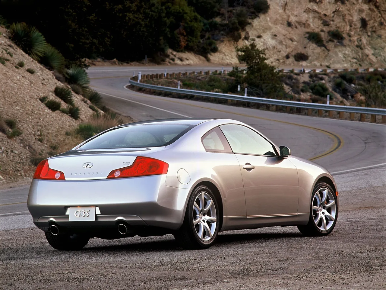 Infiniti G35 Sport Coupe (2003) – zadní tříčtvrteční pohled