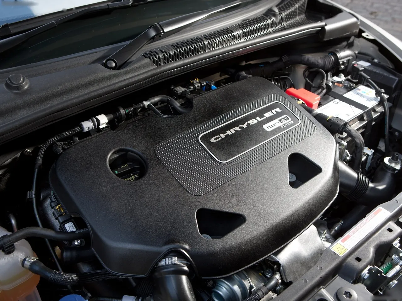 Chrysler Ypsilon (2012) – motorový prostor