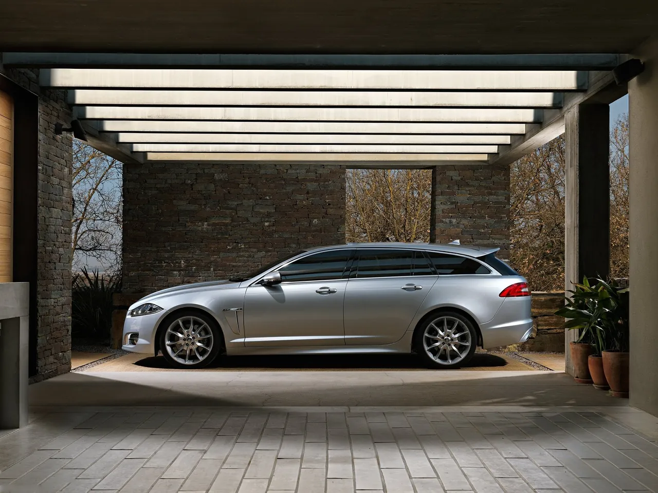 Jaguar XF Sportbrake (2013) – boční profil