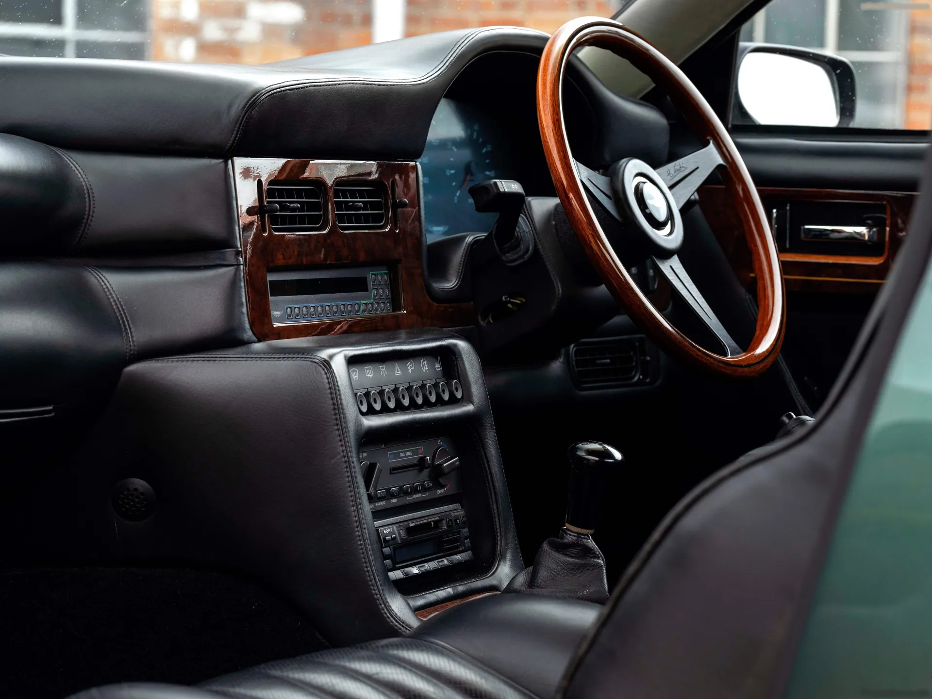 Aston Martin Virage 6.3 (1992) – interiér