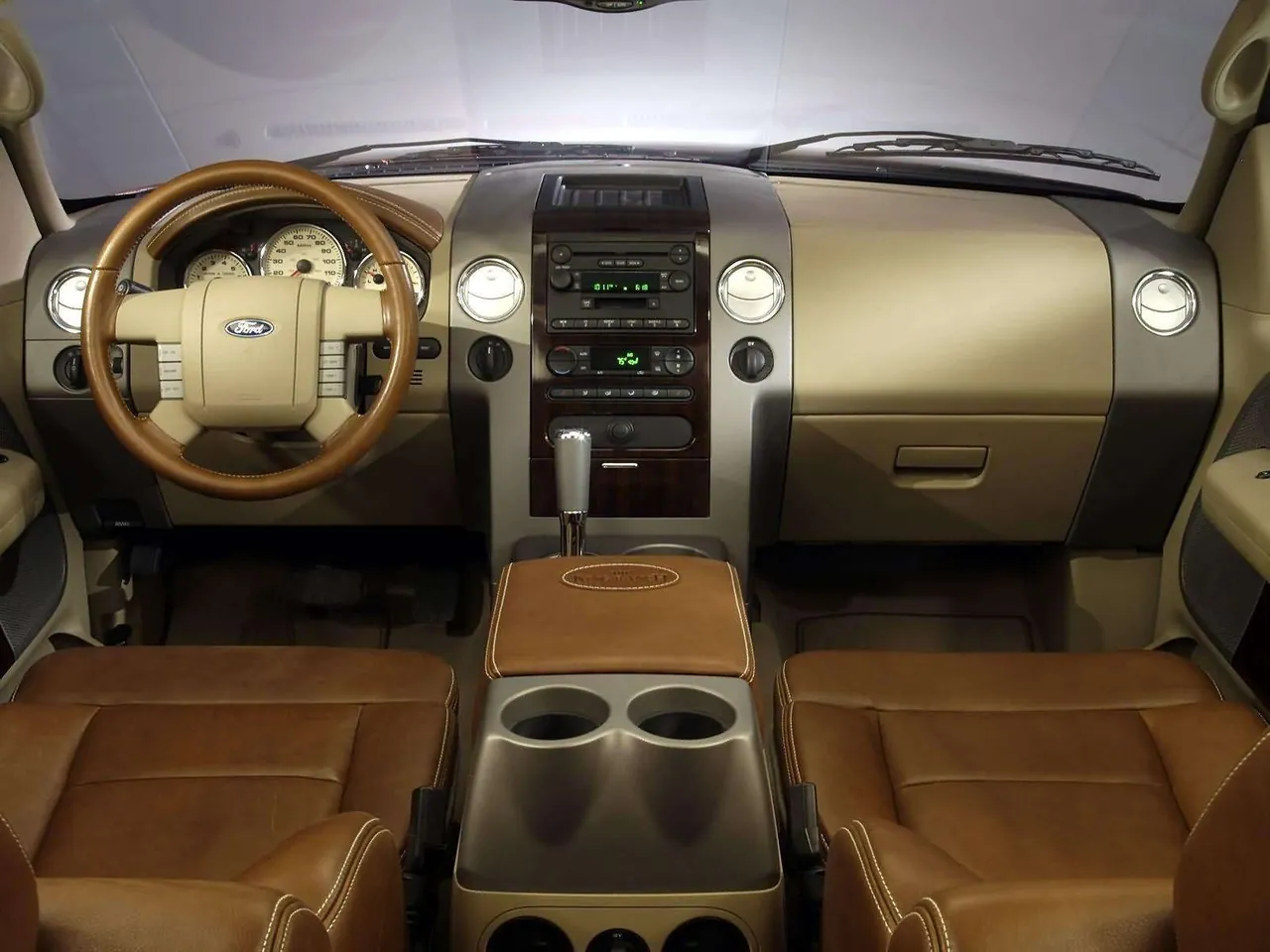 Ford King Ranch F150 SuperCrew (2005) – interiér