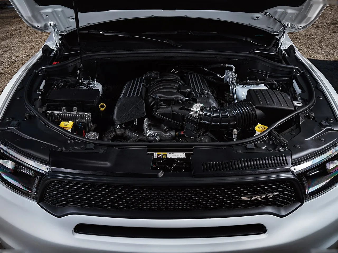 Dodge Durango SRT (2018) – motorový prostor