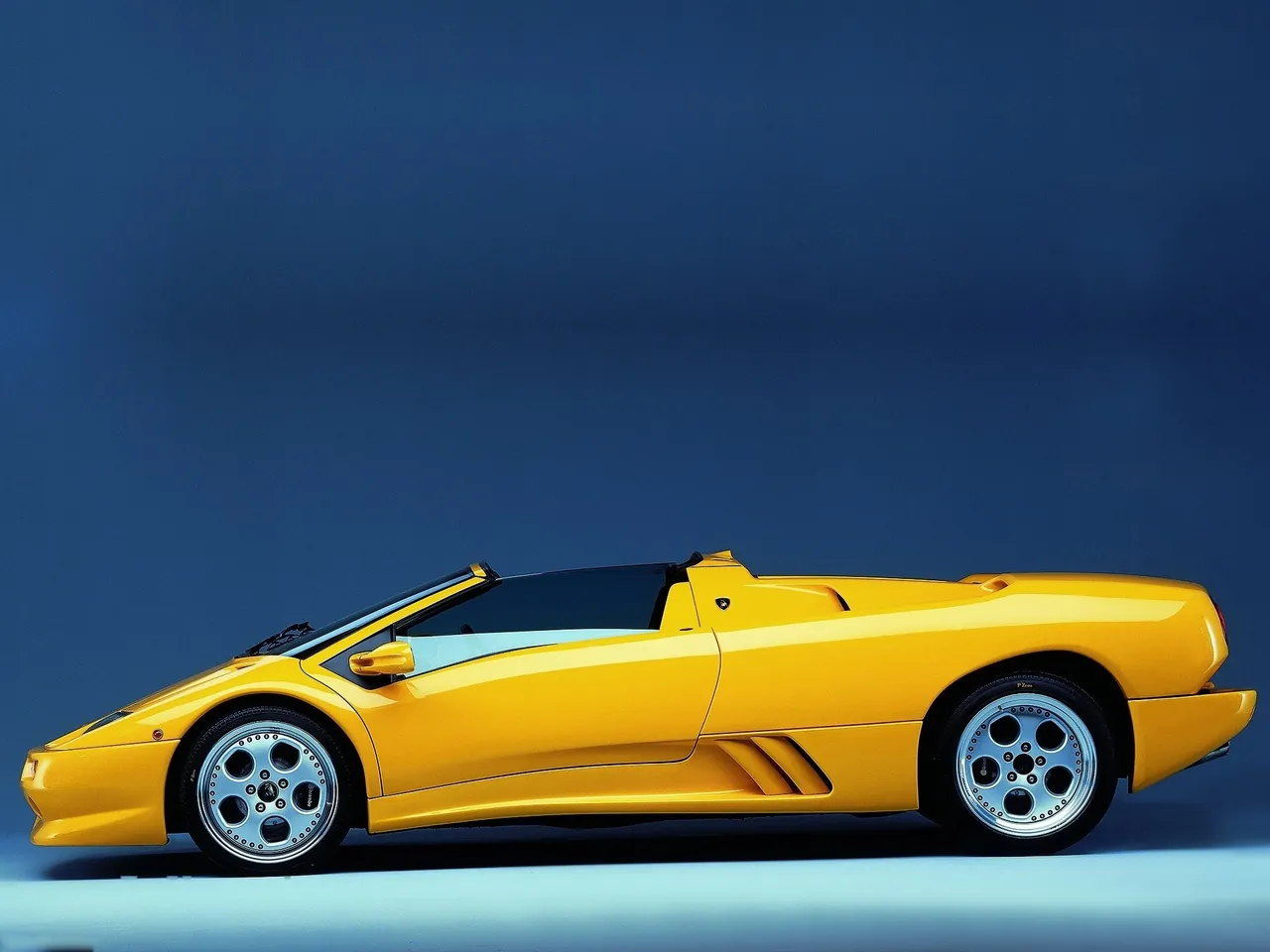 Lamborghini Diablo Roadster (1996) – boční profil