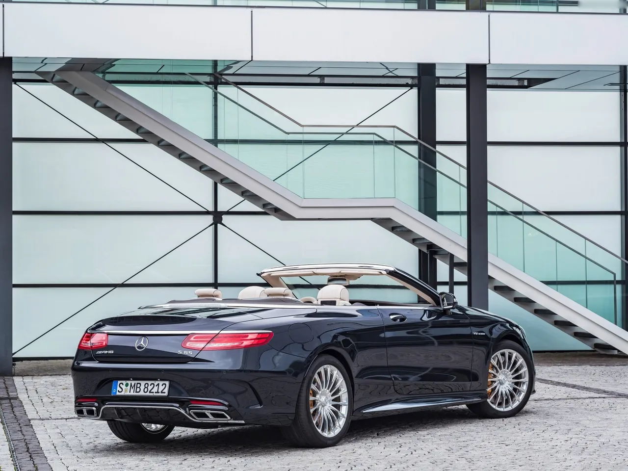 Mercedes-Benz S65 AMG Cabriolet (2017) – zadní tříčtvrteční pohled