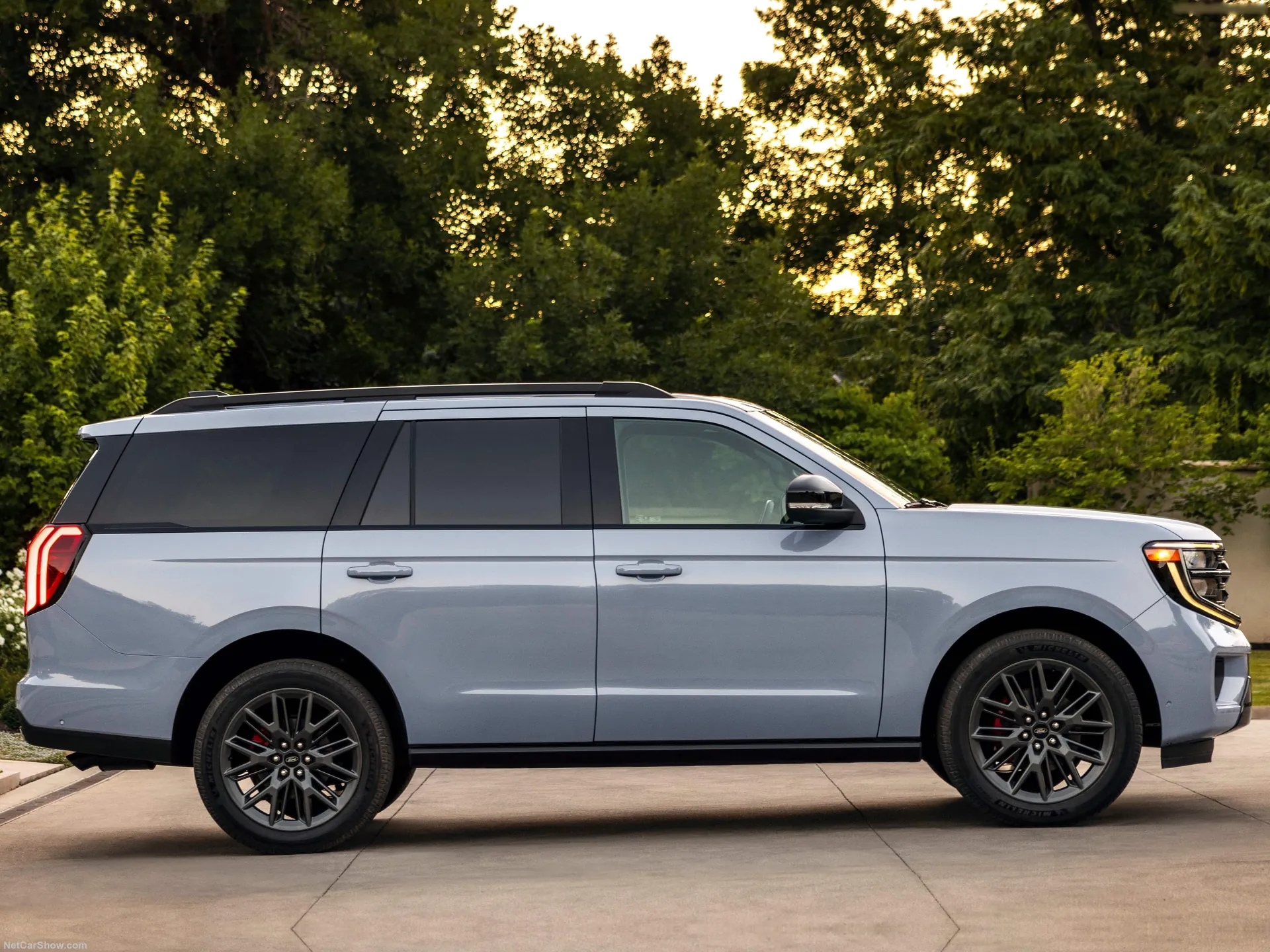 Ford Expedition (2025) – boční profil