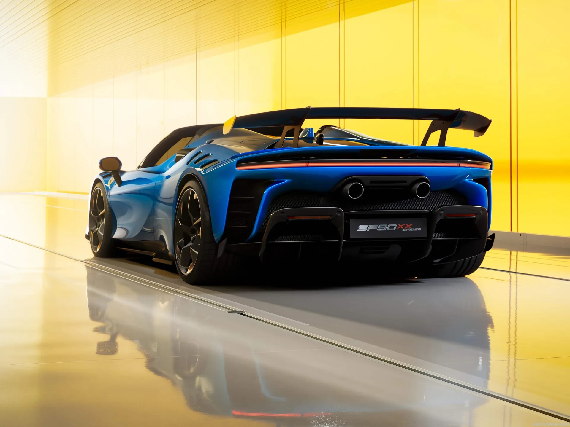 Ferrari SF90 XX Spider (2024) – zadní tříčtvrteční pohled